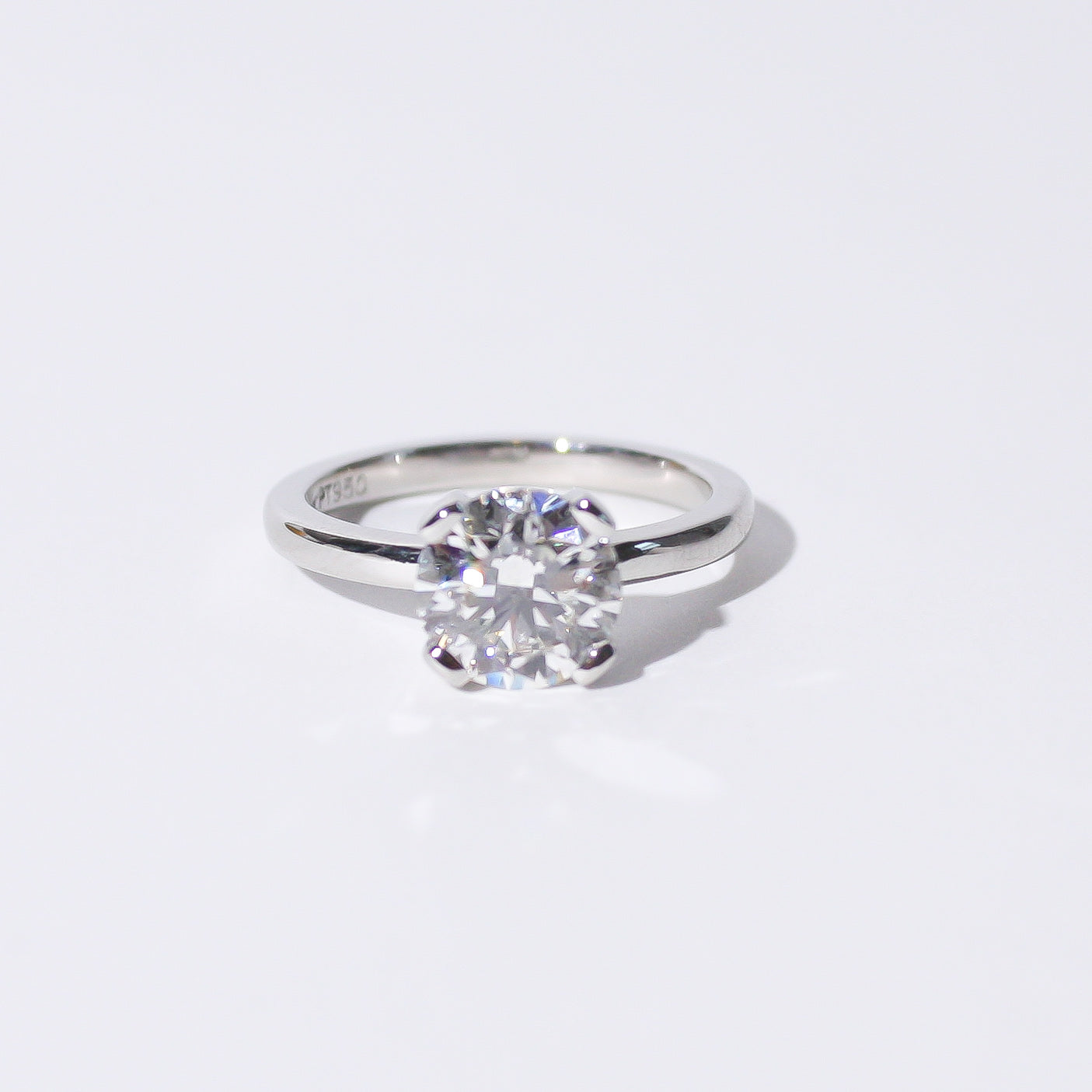 Lulu Classic Heavy Tabbed Diamond Ring